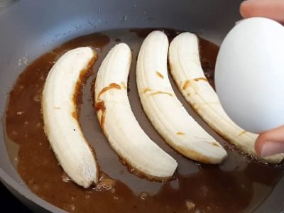 Пирог с бананами на сковороде