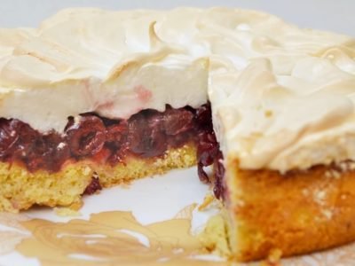 Вишневый пирог с безе «Вишня под снегом»