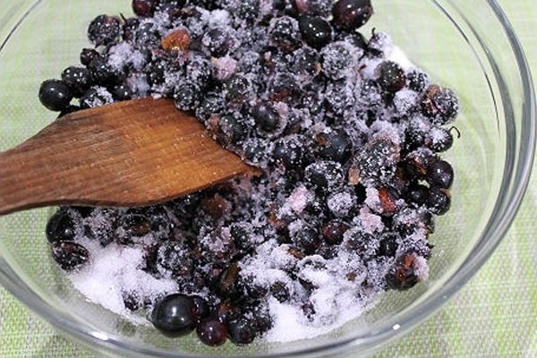 пирог с черной смородиной