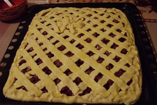 пирог с черной смородиной