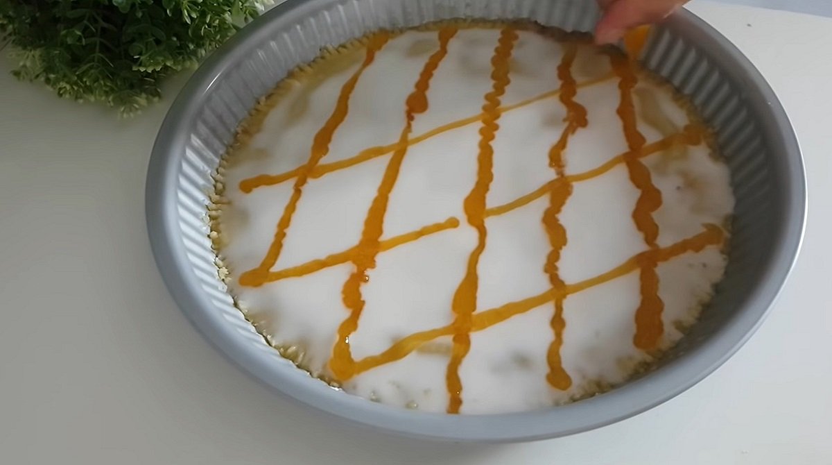 пирог перед выпеканием