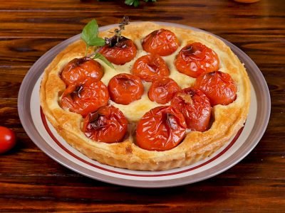 Пирог с фаршированными помидорами