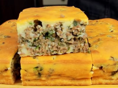 Заливной пирог с фаршем и зеленью