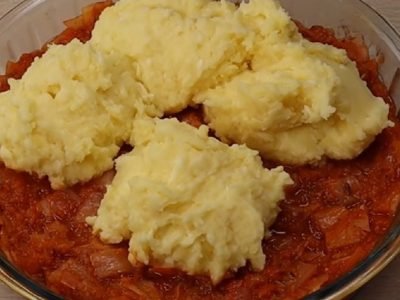 Ароматный пирог с капустой и картошкой в духовке