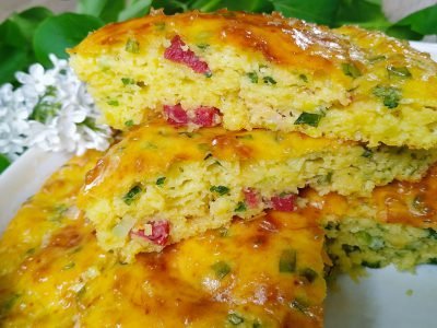 Пирог с колбасой и сыром