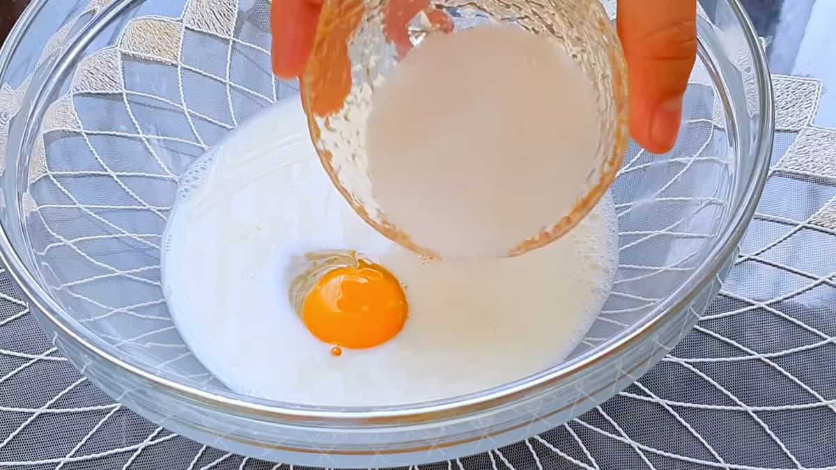 молоко с яйцами и сахаром