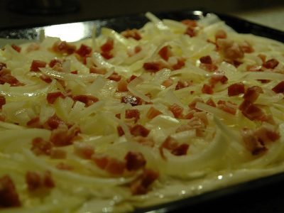 Пирог с луком в духовке