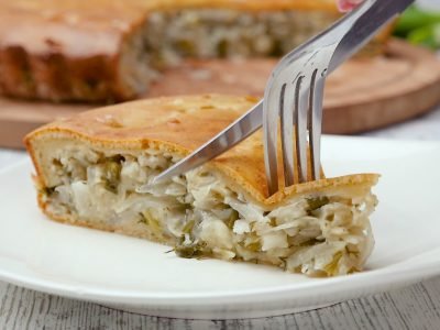 Пирог с молодой капустой