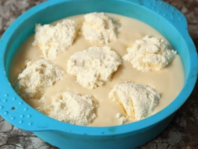 Быстрый пирог с творожными шариками