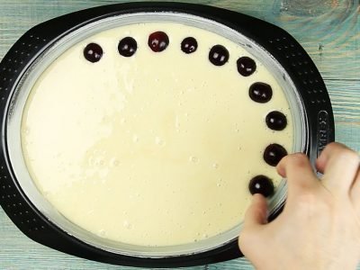 Пирог с вишней на кефире