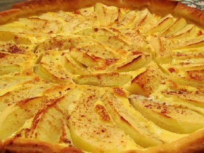 Пирог с яблоками и корицей