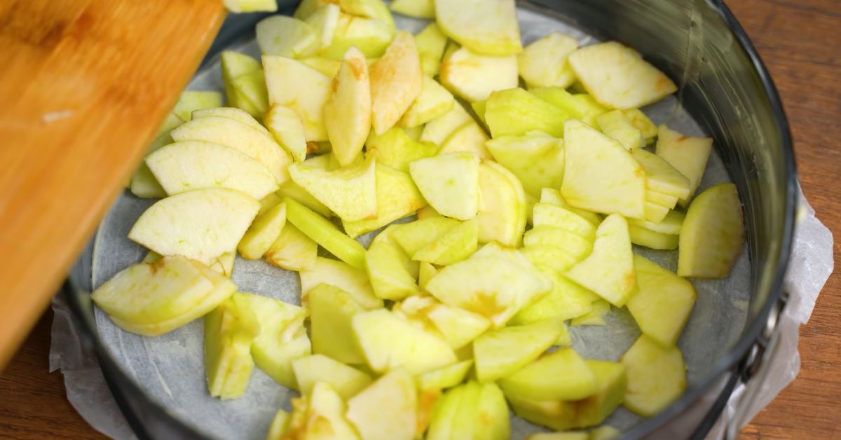 бисквитный пирог с яблоками