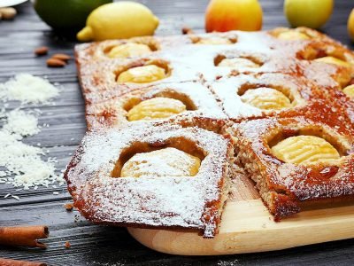 Пирог с яблоками, миндалем и кокосом