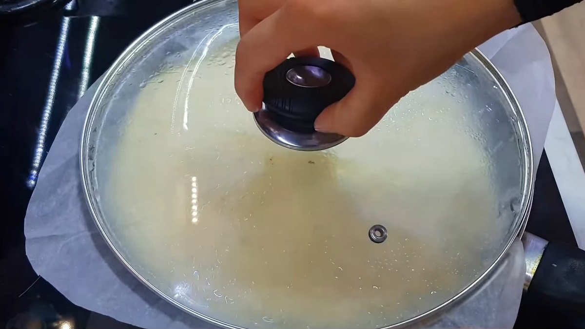 сковорода с пергаментом