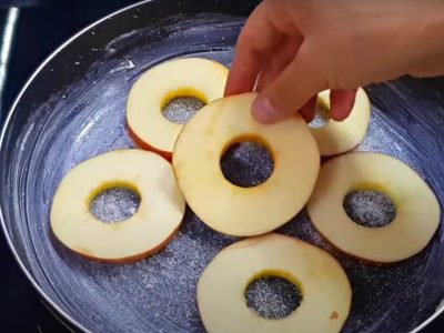 Пирог с яблоками на сковороде