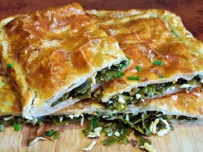 Слоеный пирог с зеленым луком