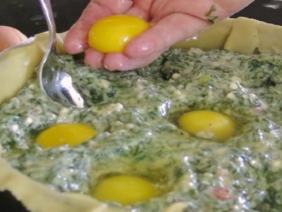Пирог с зеленью и яйцами