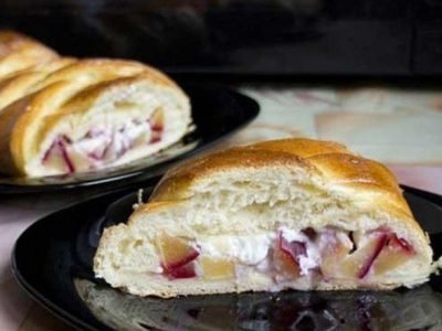 Пирог со сливами в духовке