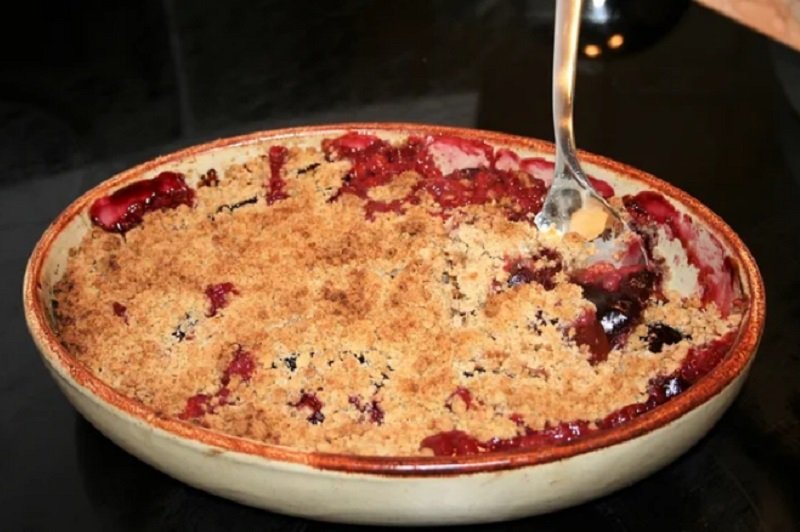 сливовый крамбл