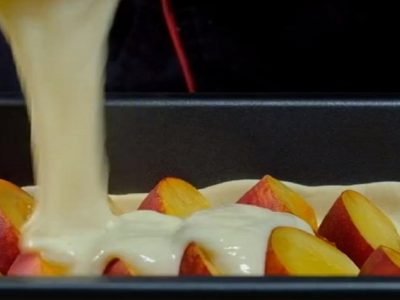 Пирог со свежими персиками