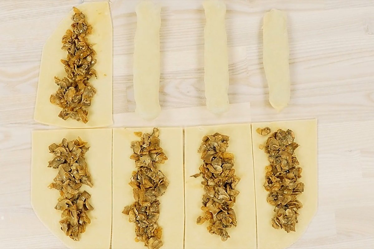 приготовление пирожков с грибами