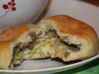 Пирожки с капустой и фаршем