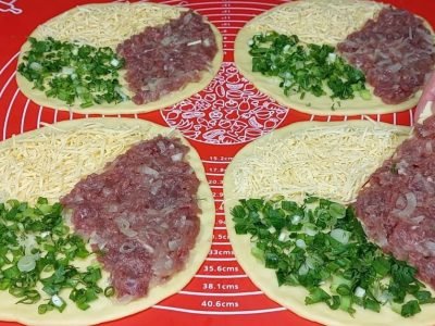 Пирожки с мясом и сыром в духовке