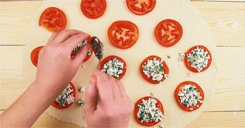 пиріжки з помідорами і сиром - готуємо з покроковими фото