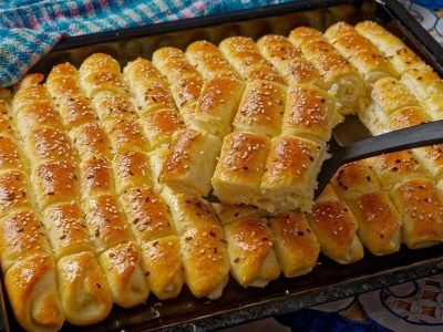 Дрожжевые пирожки с сыром в духовке