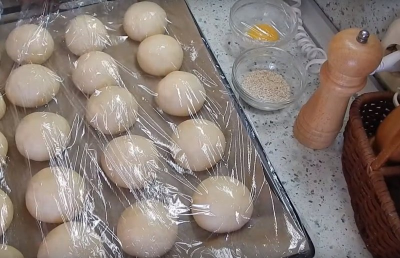 шарики под пленкой