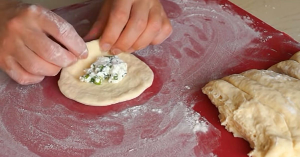 пирожки с творогом на сковороде