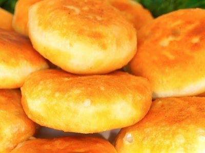 Пирожки с творогом, жаренные на сковороде