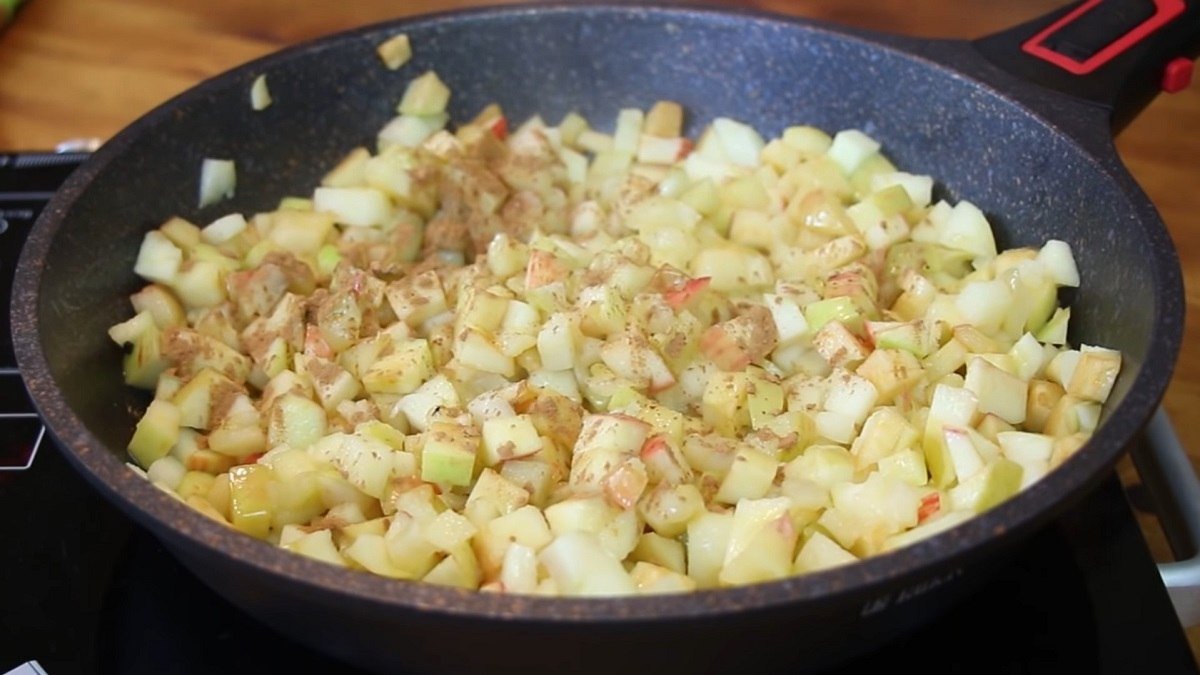 Бездрожжевые пирожки с яблоками на сковороде - Со Вкусом