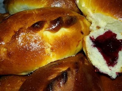 Пирожки с ягодами в духовке