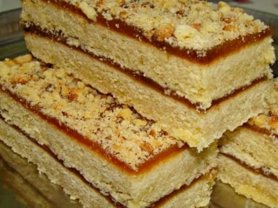 Пирожное с вареньем