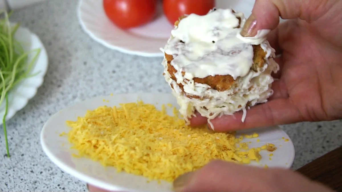 пирожное в соусе