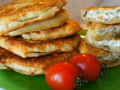 Плацинды с творогом и зеленью