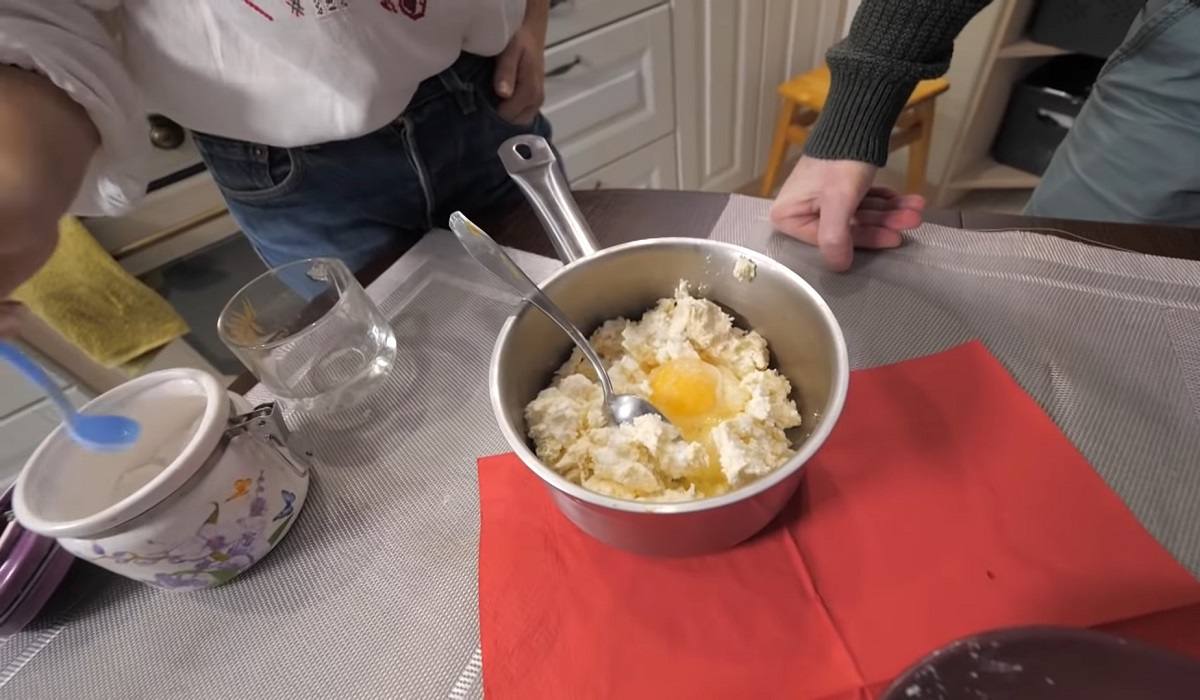 творог, яйцо, соль и сода