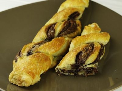 Плетенки из слоеного теста