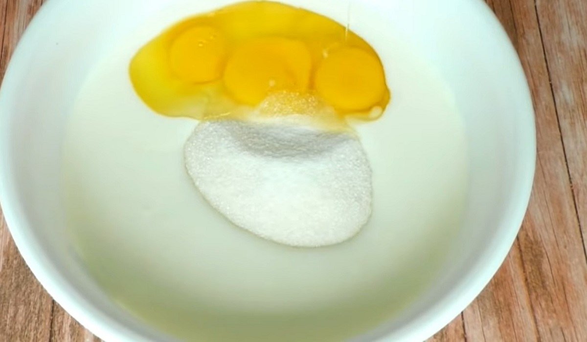 кефир, сахар и яйца