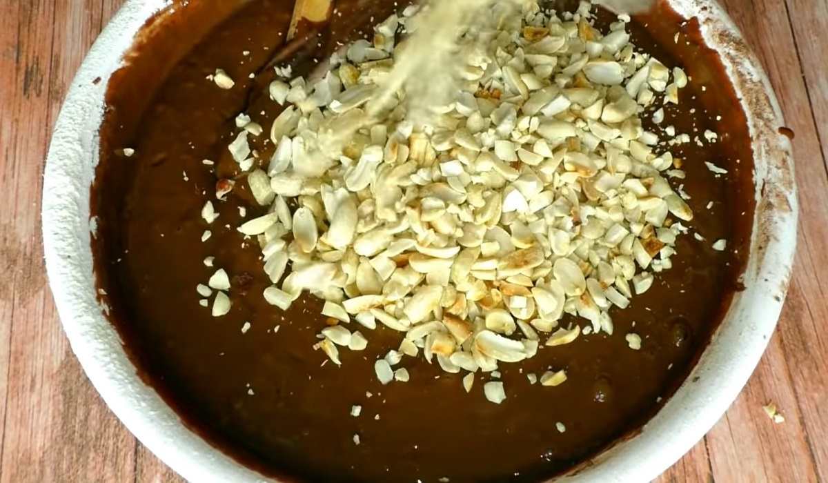 добавление измельченного арахиса