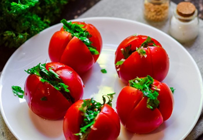 ľahko solené paradajky