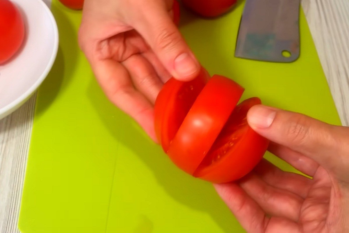 надрезы на помидорах