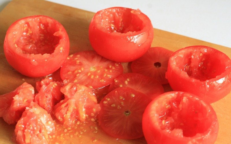 помидоры с кускусом и сыром