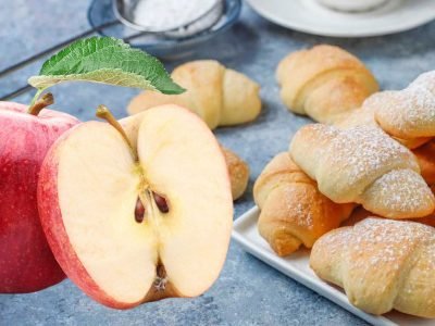 Постные рогалики с яблоками