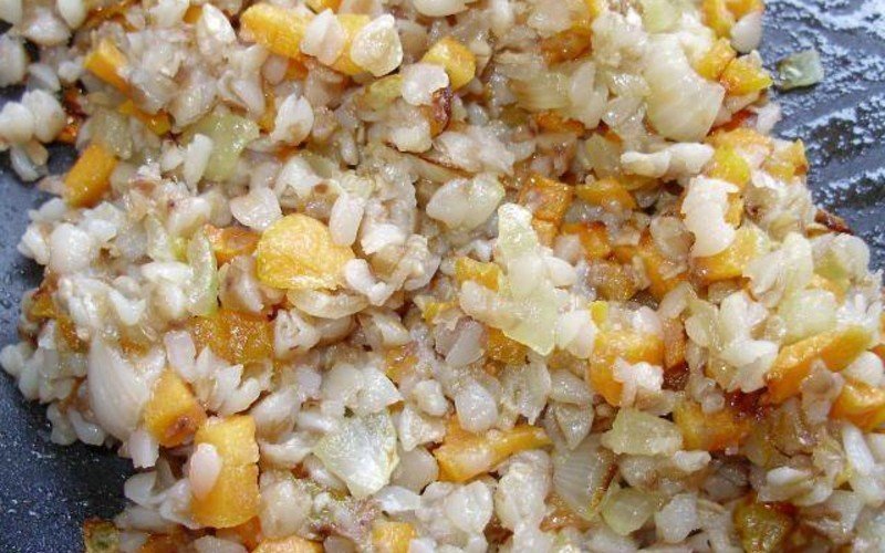 гречка с луком и морковью