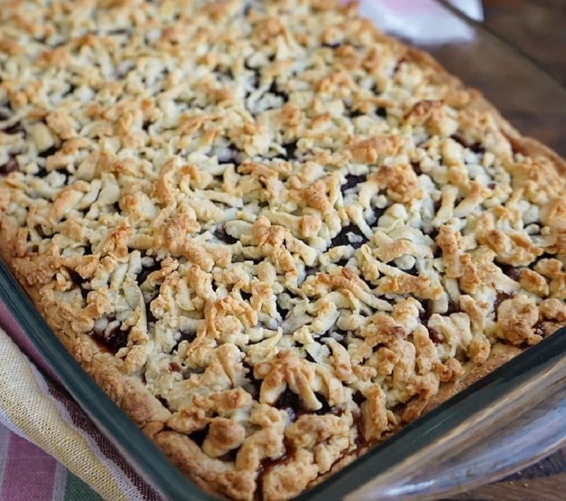 подача тертого пирога