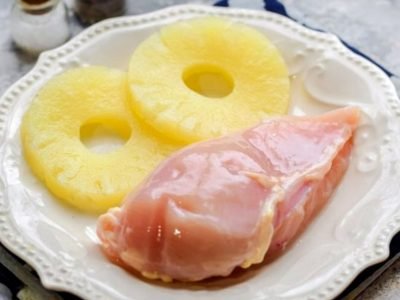 Праздничные отбивные с ананасами