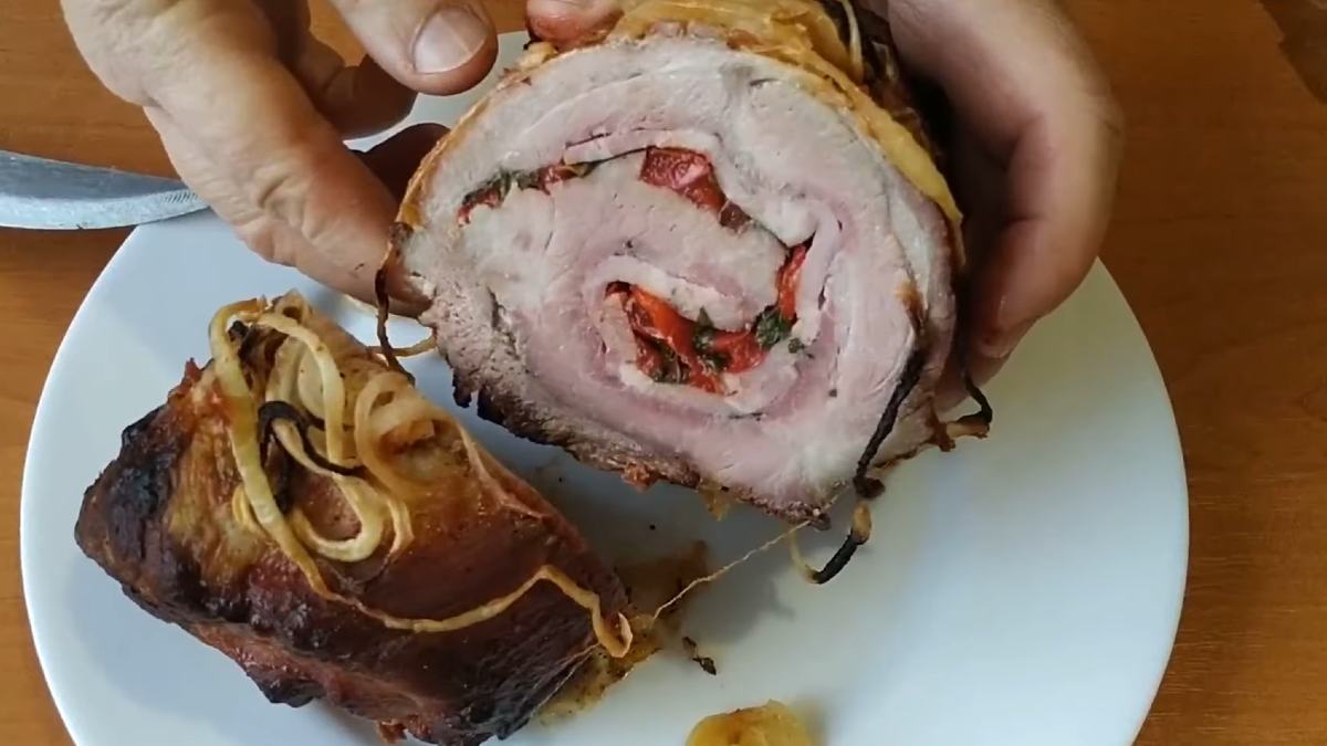 запеченный мясной рулет