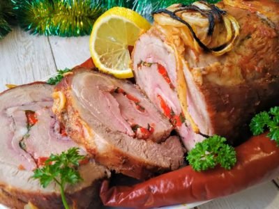 Праздничный мясной рулет с начинкой